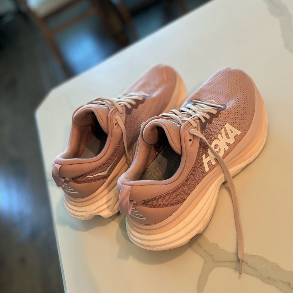 HOKA Bondi 8 women’s size 9.5. EUC!!